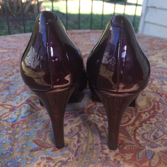 Nine West purple metallic peep toe heels, sz 9 - Picture 4 of 8